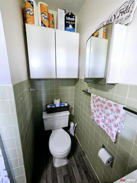 Bath - 109 N Way Ave, Sutton, NE 68979 photo 2 of 5
