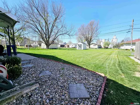 Exterior - 109 N Way Ave, Sutton, NE 68979 photo 2 of 3