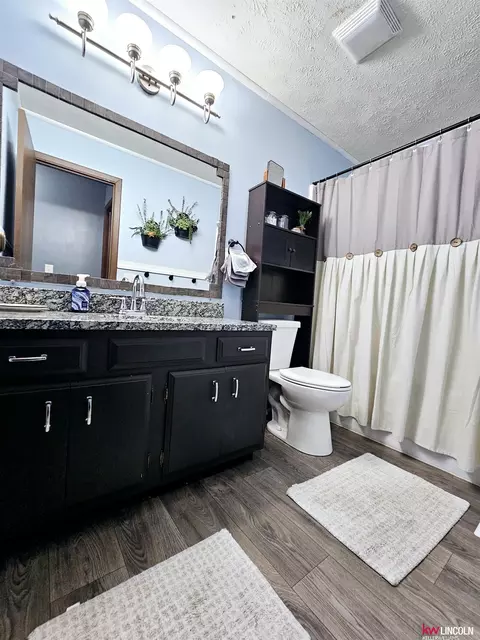 Bath - 109 N Way Ave, Sutton, NE 68979 photo 1 of 5