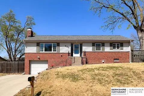 906 Lemay Dr, Bellevue, NE 68005
