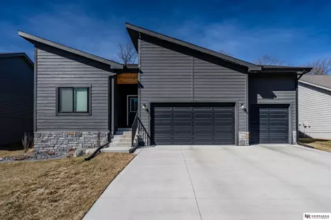 2800 Krejci Blvd, Blair, NE 68008