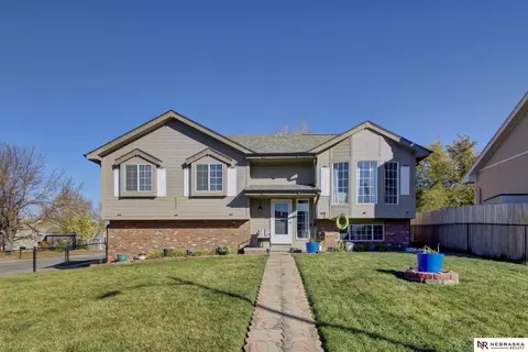8426 Girard St, Omaha, NE 68122