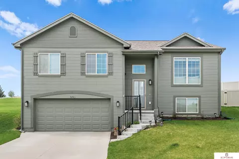 7652 N 147th St, Bennington, NE 68007