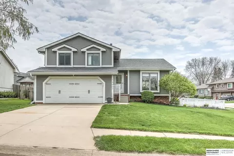 16607 Riggs St, Omaha, NE 68135