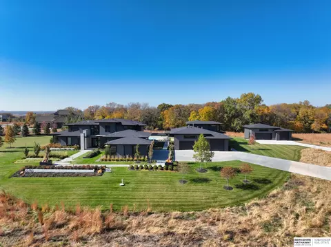 22780 G Plz, Elkhorn, NE 68022