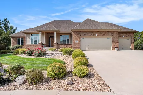 5003 Westlake Cir, Papillion, NE 68133