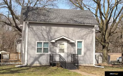 510 N Oakland Ave, Oakland, NE 68045