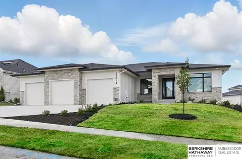 21014 E St, Elkhorn, NE 68022