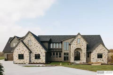 22727 Orchard Plz, Elkhorn, NE 68022