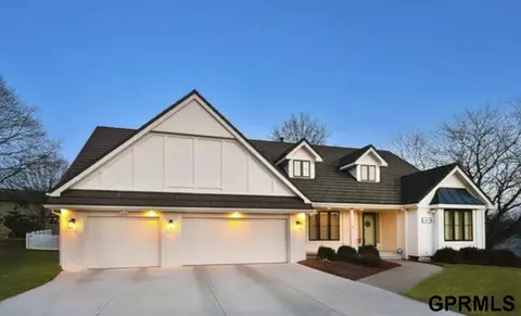 16405 Pasadena Cir, Omaha, NE 68130