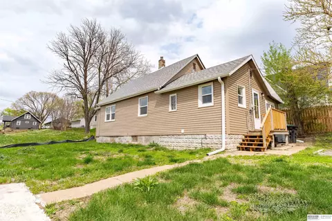 3425 Parker St, Omaha, NE 68111