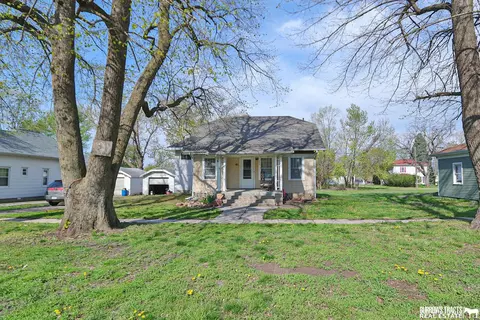 653 N 4th St, Tecumseh, NE 68450