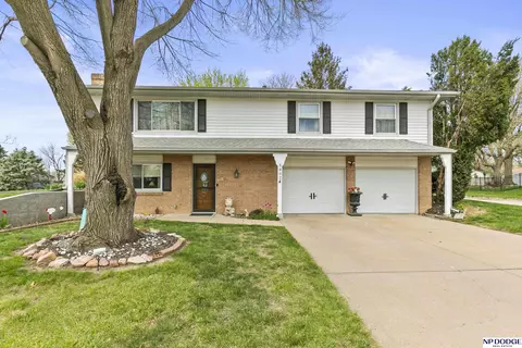 5802 S 104th St, Omaha, NE 68127