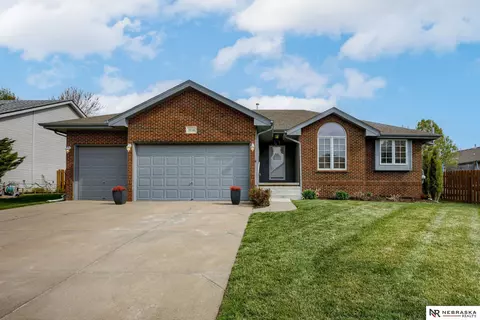 18906 Chandler St, Omaha, NE 68136