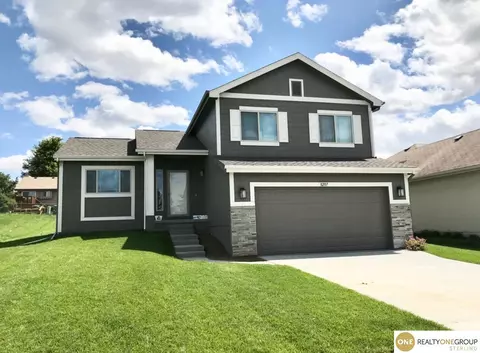 8207 Craig Ave, Omaha, NE 68122