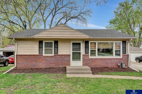 221 S 53rd St, Lincoln, NE 68510