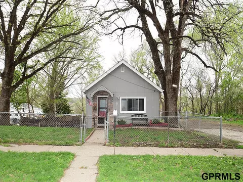 1424 S 18 St, Omaha, NE 68108