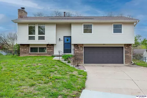 9357 Pratt Cir, Omaha, NE 68134