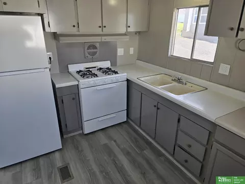 135 Maple St #11, Springfield, NE 68059 photo 3