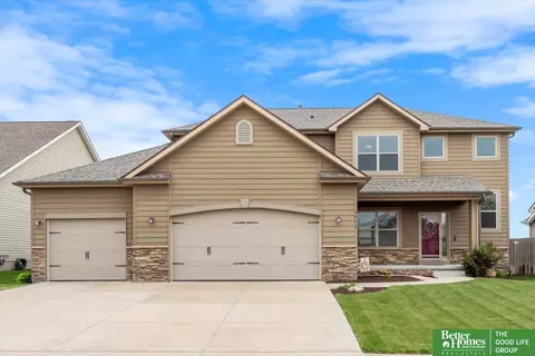 4602 Brook Cir, Papillion, NE 68133