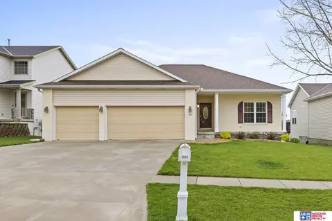 9000 Berg Dr, Lincoln, NE 68505