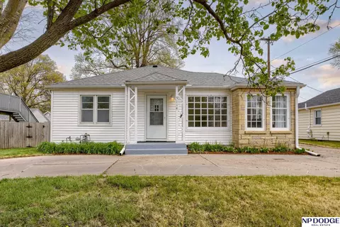 5114 Randolph St, Lincoln, NE 68510