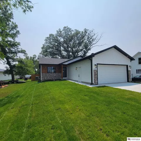 129 E 5th St, Valparaiso, NE 68065