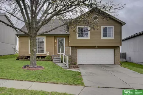 7717 Morris St, Omaha, NE 68122