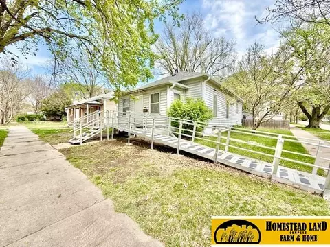 902 A St, Fairbury, NE 68352