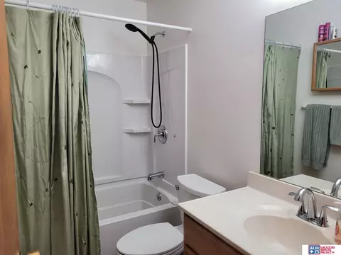 Bath - 180 E Moffitt St, Seward, NE 68434 photo 2 of 3
