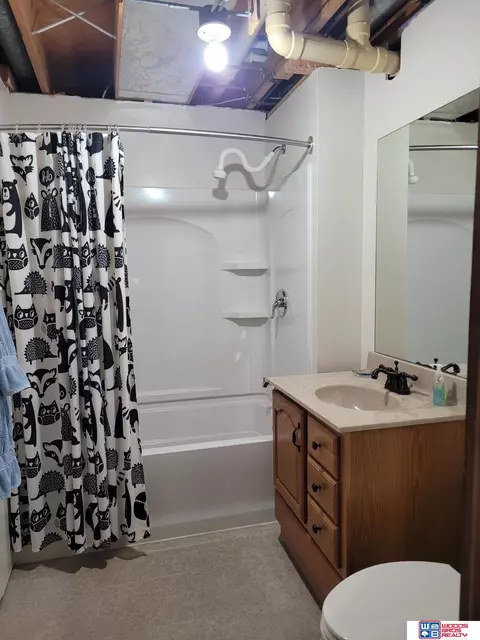 Bath - 180 E Moffitt St, Seward, NE 68434 photo 3 of 3