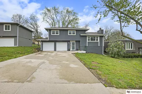 11042 X St, Omaha, NE 68137
