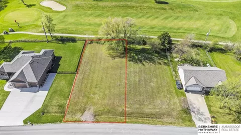 1507 Beaver Lake Blvd, Plattsmouth, NE 68048