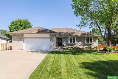 20756 Ginkgo Cir, Elkhorn, NE 68022