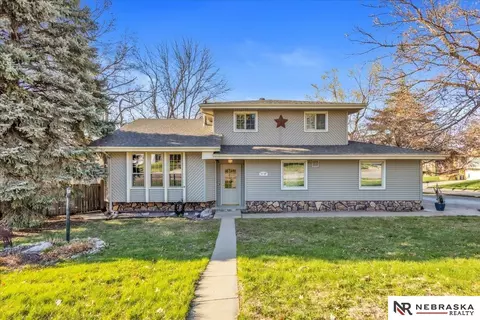 3739 Lawnwood Dr, Bellevue, NE 68123