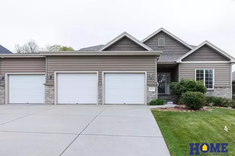 2400 Scotch Pine Trl, Lincoln, NE 68512
