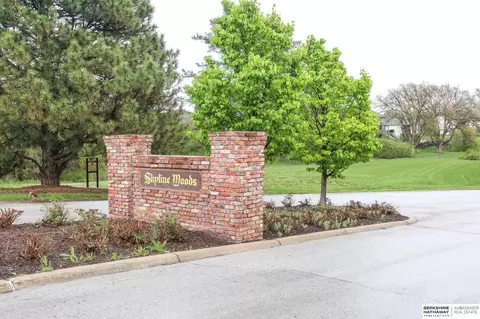 22041 Stanford Cir, Omaha, NE 68022