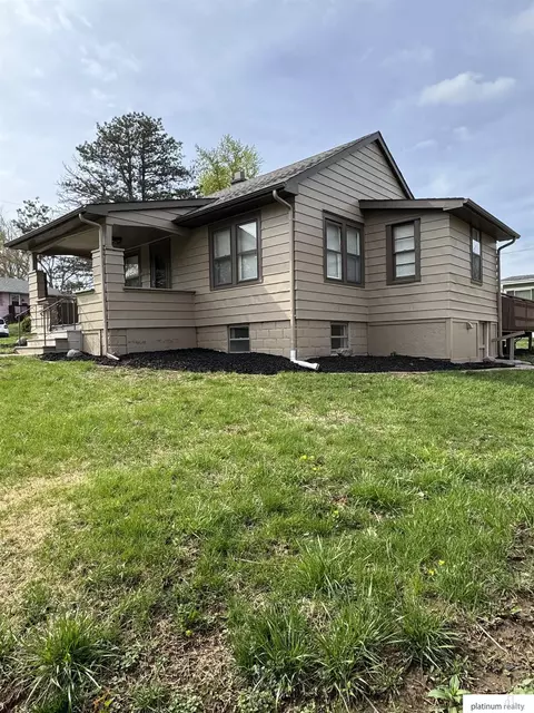 3960 Curtis Ave, Omaha, NE 68111