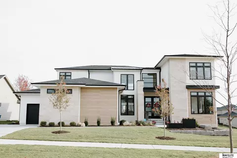 2315 S 220th Ave, Elkhorn, NE 68022