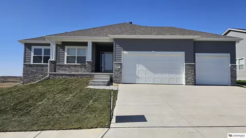 21202 Larimore Ave, Elkhorn, NE 68022