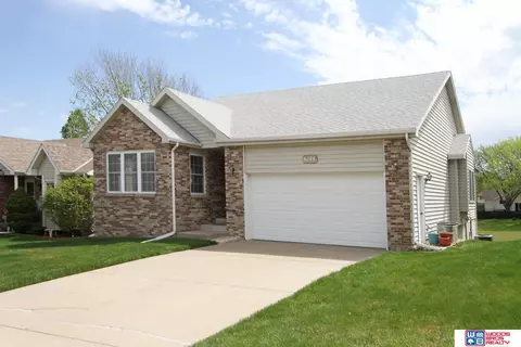 6144 Baxter Pl, Lincoln, NE 68516