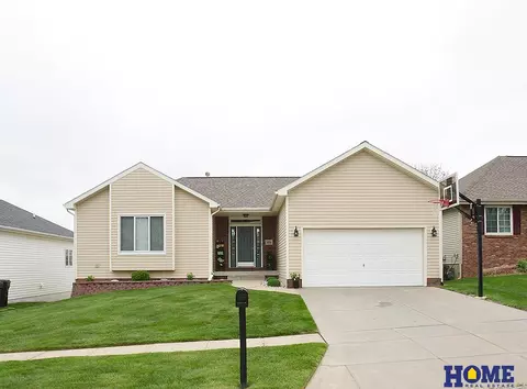 5721 NW 12th St, Lincoln, NE 68521