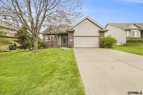 8024 S 106 St, La Vista, NE 68128