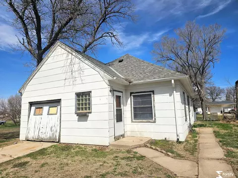 840 D St, Geneva, NE 68361