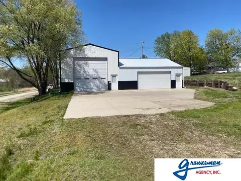 1048 J St, Pawnee City, NE 68420