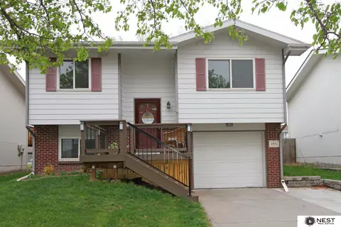 1931 NW 54 St, Lincoln, NE 68528