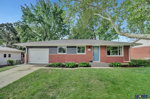 7231 S Wedgewood Dr, Lincoln, NE 68510