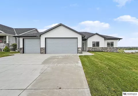 7217 NW 19th St, Lincoln, NE 68521