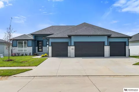 5614 212th St, Elkhorn, NE 68022