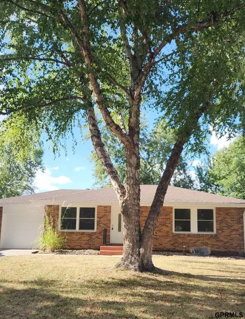 4612 Colfax Cir, Lincoln, NE 68504
